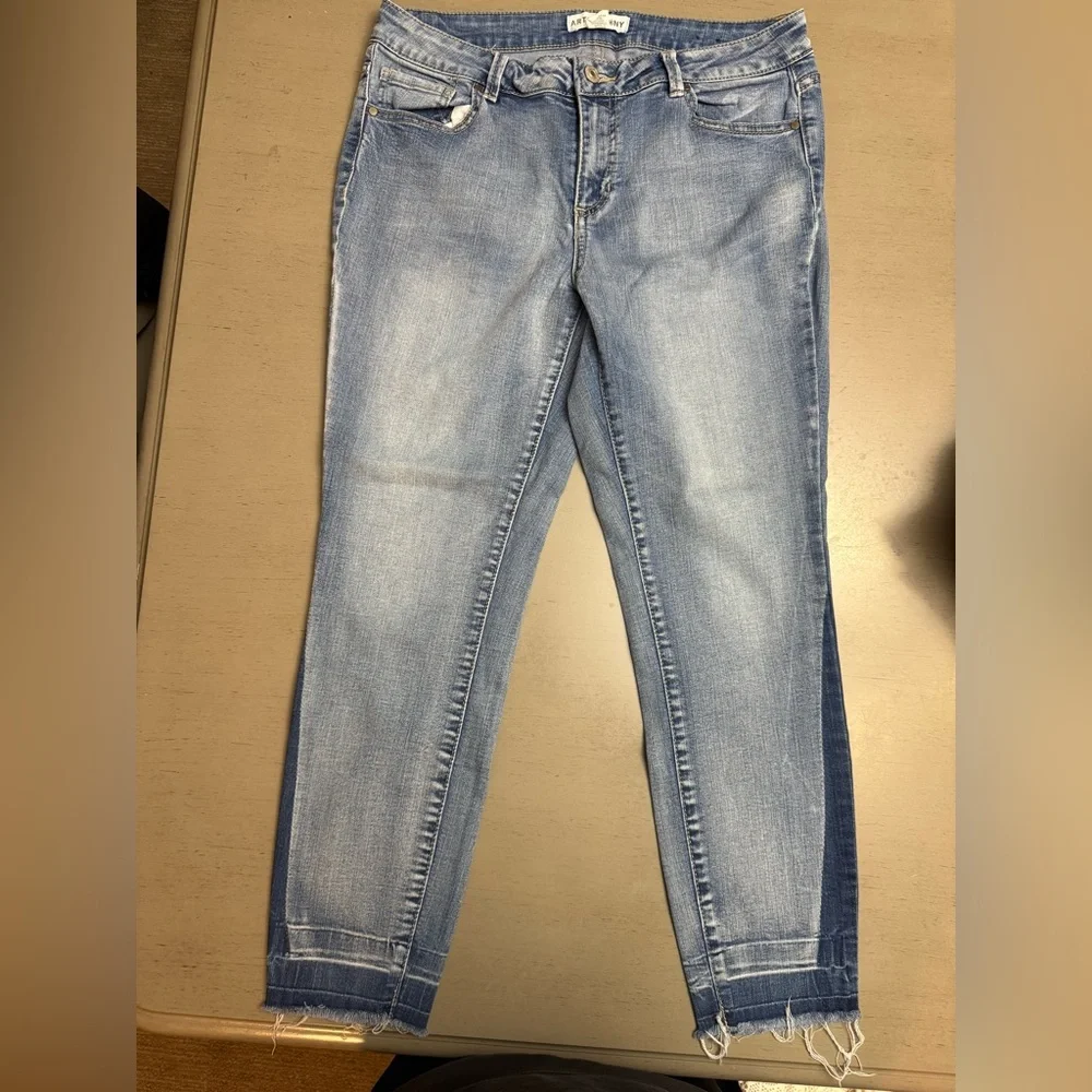 Artisan Ny Classic Two Tone Blue Cropped Jeans size 8/29 EUC - Picture 2 of 9